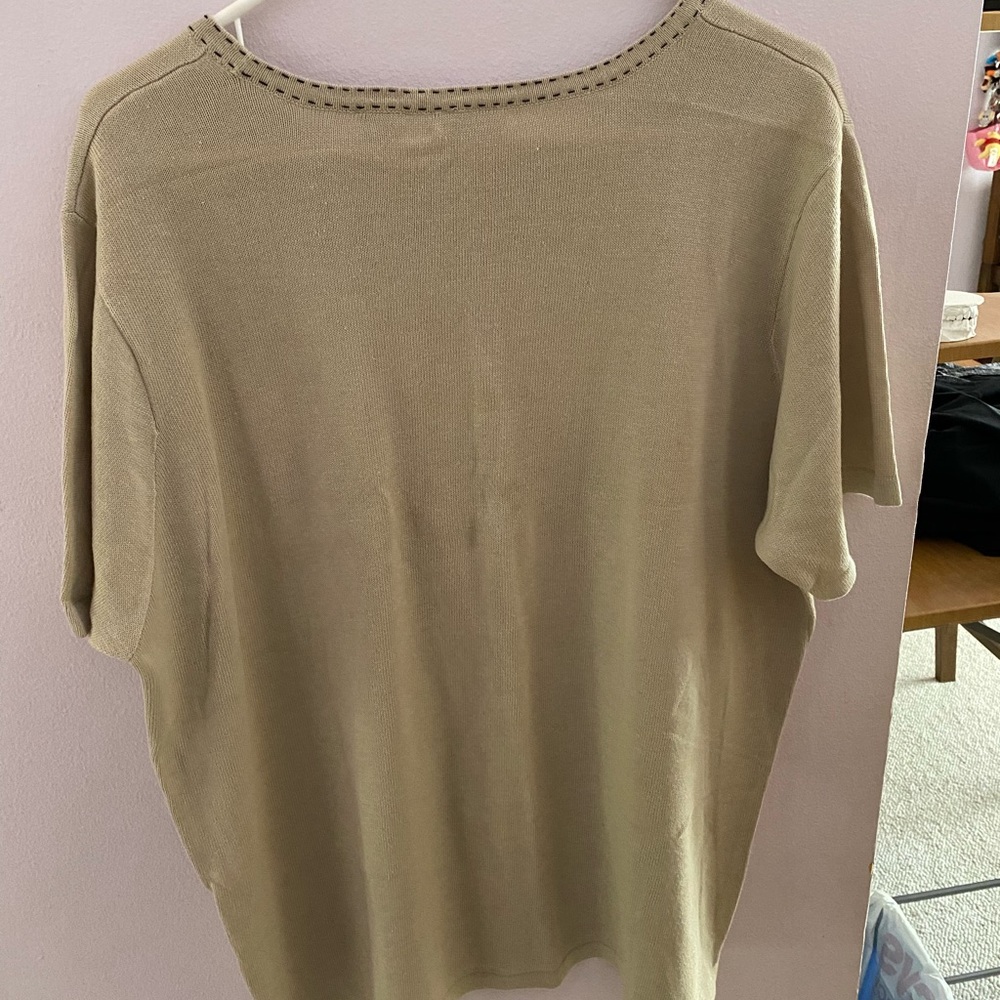 Villager Signature Top - Picture 3 of 3